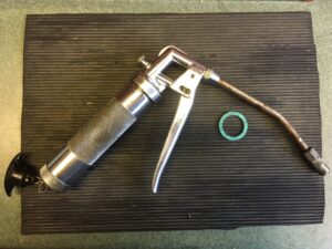 Repairing a vintage Rom Pom Grease Gun